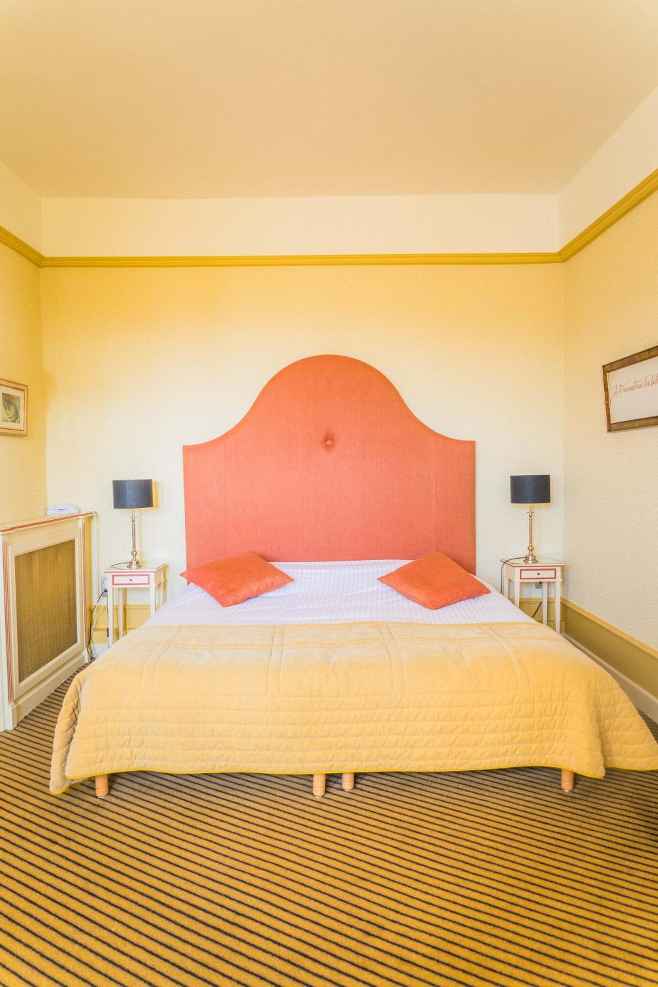 Chateau De Castel Novel Boutique Hotel Varetz Bagian luar foto