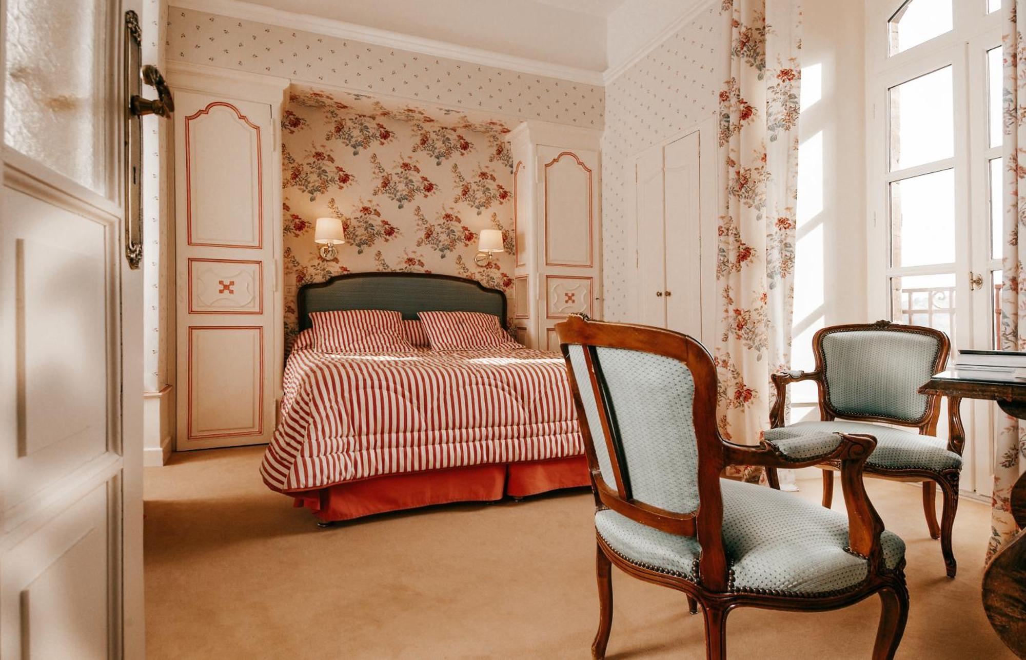 Chateau De Castel Novel Boutique Hotel Varetz Bagian luar foto