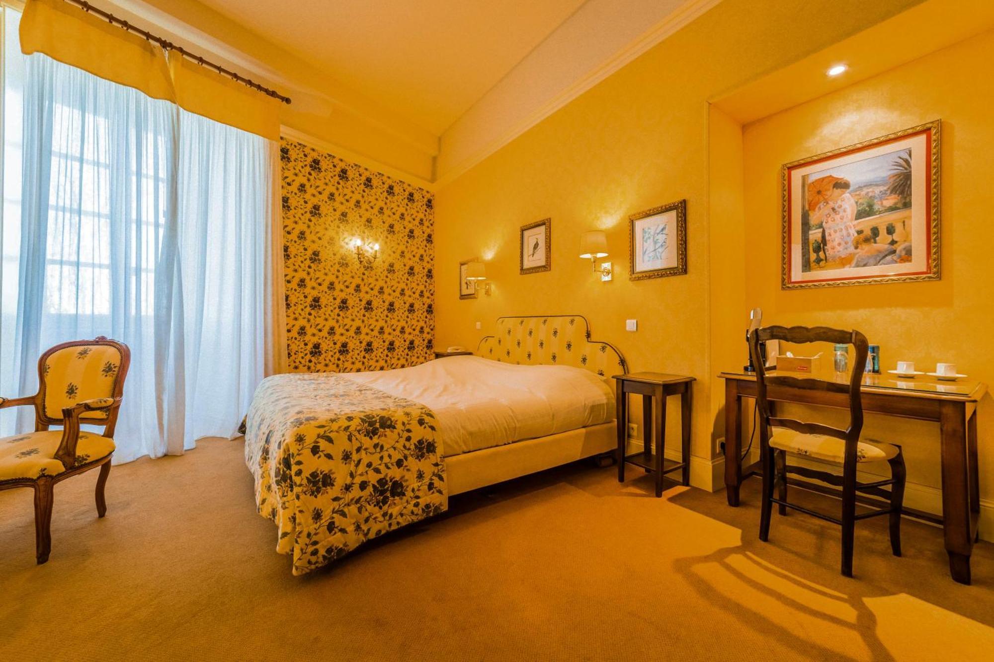 Chateau De Castel Novel Boutique Hotel Varetz Bagian luar foto
