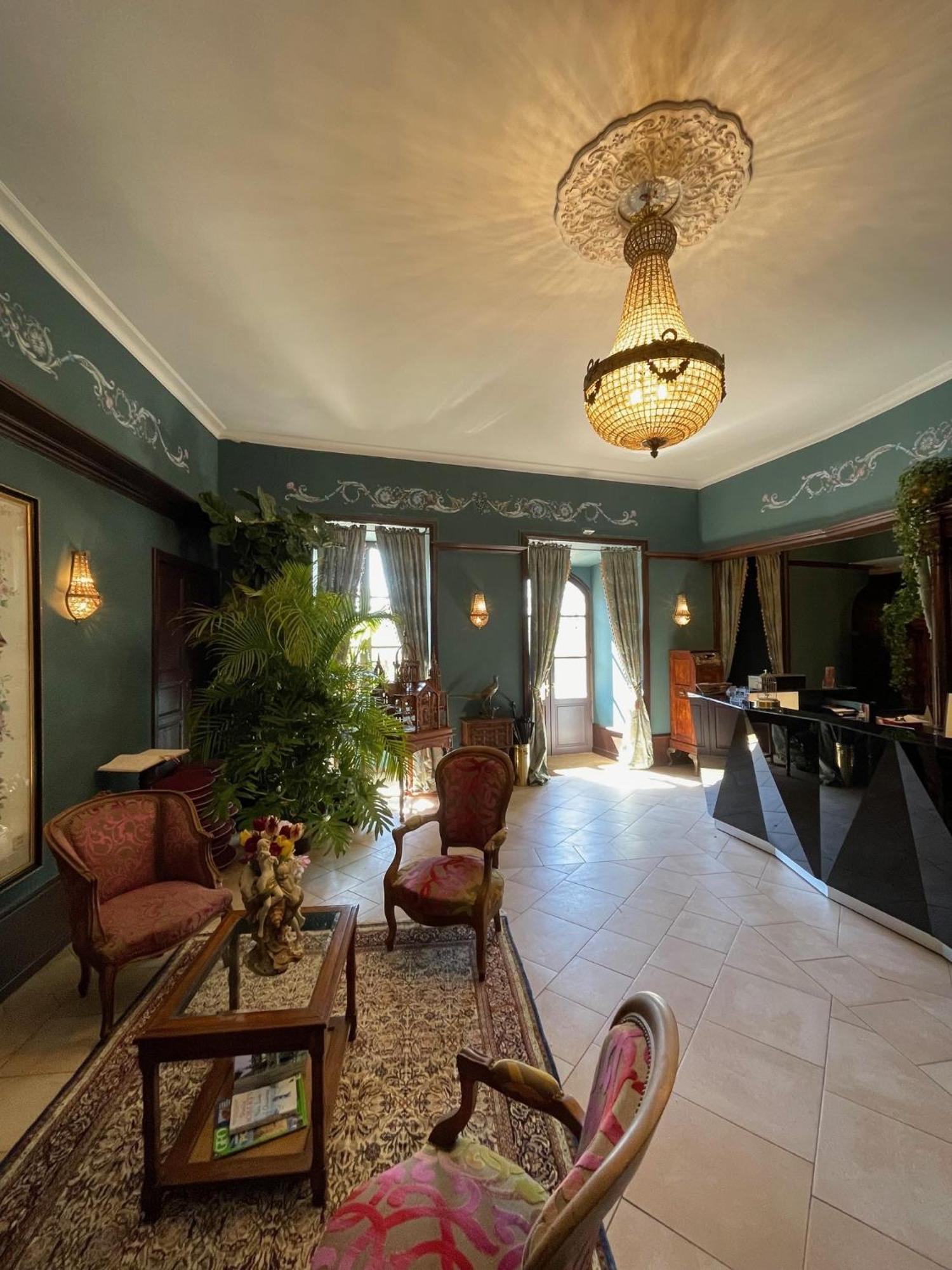 Chateau De Castel Novel Boutique Hotel Varetz Bagian luar foto